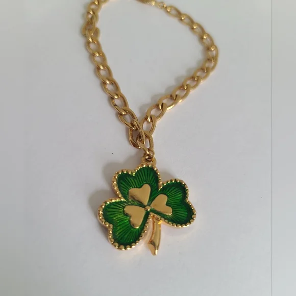 Vintage Avon Gold Tone Green Enamel Shamrock Clover Pendant Charm Chain Bracelet - Picture 3 of 9
